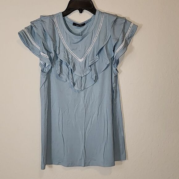 Doe & Rae Blue Sleeveless Ruffled Blouse With Lace Size Medium NWOT - Picture 1 of 3